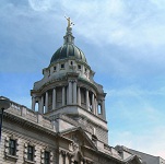 Picture of Justice atop Old Bailey for Your Expert Witness story